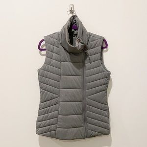 Calia by Carrie Underwood gray puffer vest